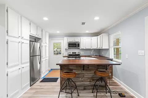 Kitchen - 11 E Ridge Rd, Mayflower, AR 72106 photo 1 of 2