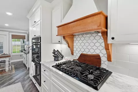 Kitchen - 4401 Wagon Trace Cv, White Hall, AR 71602 photo 5 of 7