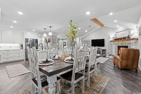 Dining - 4401 Wagon Trace Cv, White Hall, AR 71602 photo 1 of 3