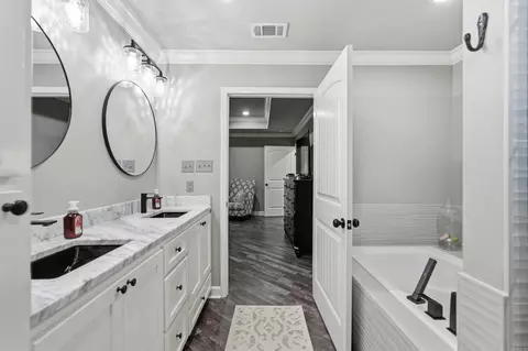Bath - 4401 Wagon Trace Cv, White Hall, AR 71602 photo 5 of 8