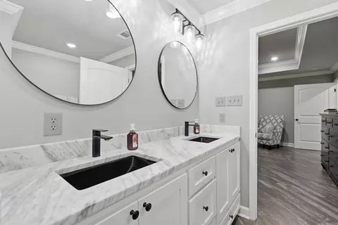 Bath - 4401 Wagon Trace Cv, White Hall, AR 71602 photo 4 of 8