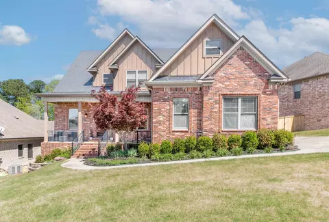 6 Commentry Dr, Little Rock, AR 72223