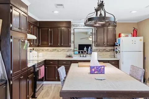 Kitchen - 6307 Middle Warren Rd, Pine Bluff, AR 71603 photo 3 of 5