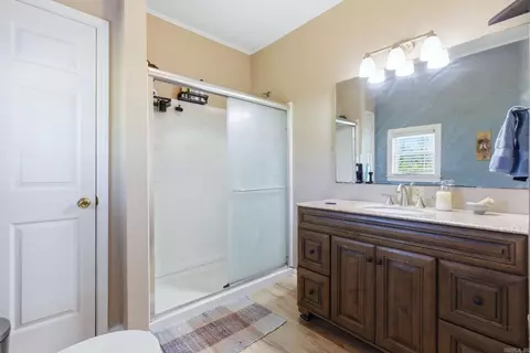 Bath - 6307 Middle Warren Rd, Pine Bluff, AR 71603 photo 1 of 3