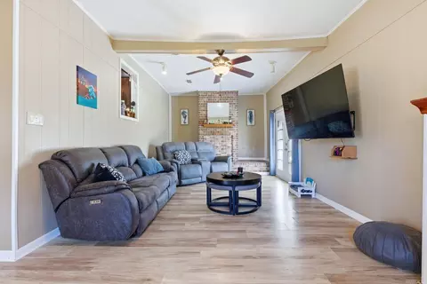 Living - 6307 Middle Warren Rd, Pine Bluff, AR 71603 photo 2 of 4