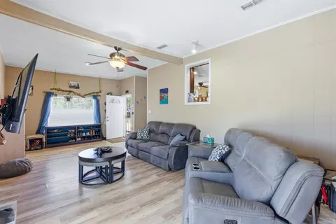 Living - 6307 Middle Warren Rd, Pine Bluff, AR 71603 photo 3 of 4