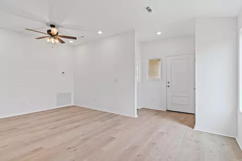 Living - 7001 Potomac Trl, Bauxite, AR 72011 photo 1 of 2