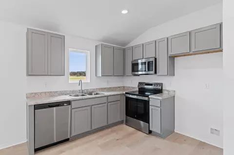 Kitchen - 7001 Potomac Trl, Bauxite, AR 72011 photo 1 of 2