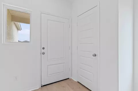 Entry Way - 7001 Potomac Trl, Bauxite, AR 72011 photo 2 of 8