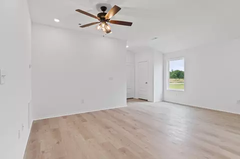 Living - 7001 Potomac Trl, Bauxite, AR 72011 photo 2 of 2