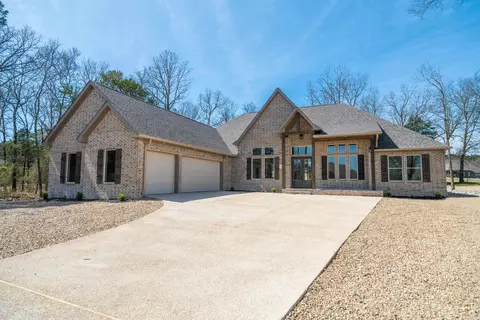 7 Linares Ln, Hot Springs Village, AR 71909