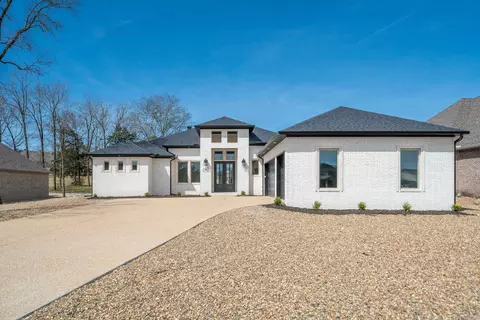 9 Linares Ln, Hot Springs Village, AR 71909