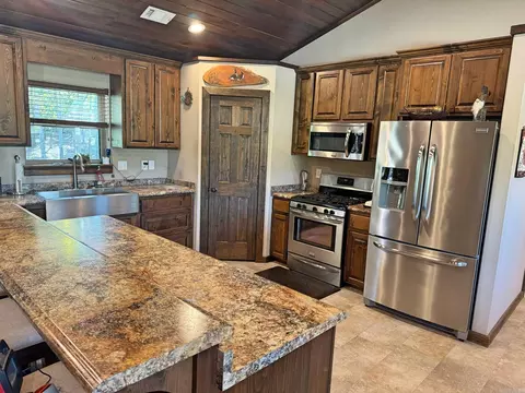 Kitchen - 508 Harding Blvd, Mountain View, AR 72560 photo 1 of 2
