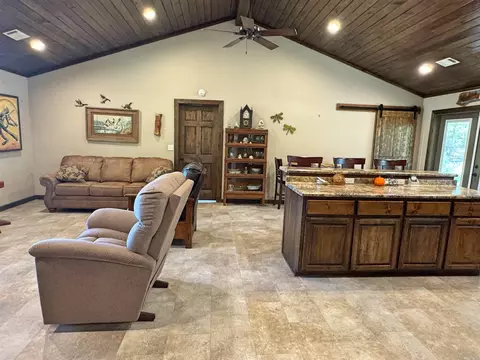 Living - 508 Harding Blvd, Mountain View, AR 72560 photo 1 of 2