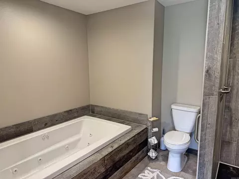 Bath - 508 Harding Blvd, Mountain View, AR 72560 photo 2 of 5