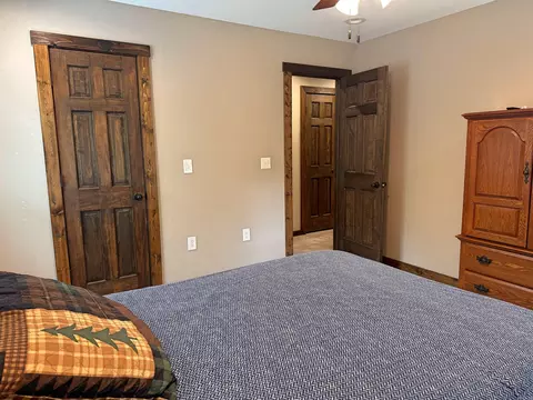 Bedroom - 508 Harding Blvd, Mountain View, AR 72560 photo 3 of 3