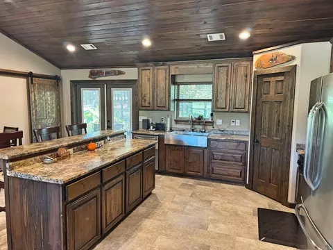 Kitchen - 508 Harding Blvd, Mountain View, AR 72560 photo 2 of 2