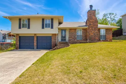 409 Parkway Place Dr, Little Rock, AR 72211