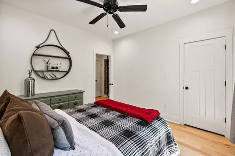 Bedroom - 6421 Ar-270 E, Mount Ida, AR 71957 photo 5 of 9