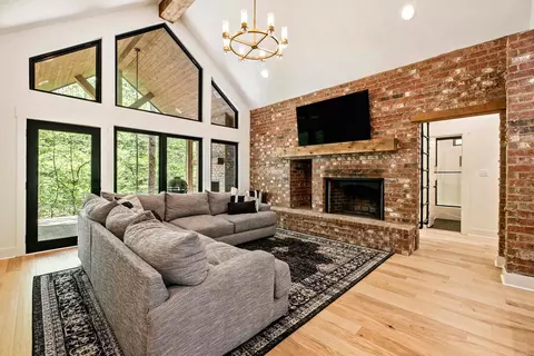Living - 6421 Ar-270 E, Mount Ida, AR 71957 photo 1 of 4