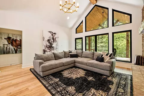 Living - 6421 Ar-270 E, Mount Ida, AR 71957 photo 2 of 4