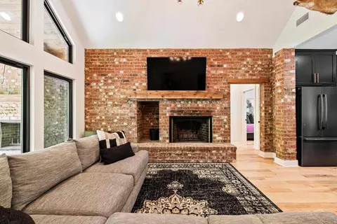 Living - 6421 Ar-270 E, Mount Ida, AR 71957 photo 3 of 4