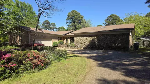 607 Old Post Rd, Russellville, AR 72802