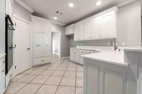 Kitchen - 6706 Worth Ave, Benton, AR 72019 photo 3 of 3