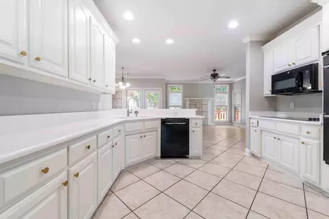 Kitchen - 6706 Worth Ave, Benton, AR 72019 photo 1 of 3
