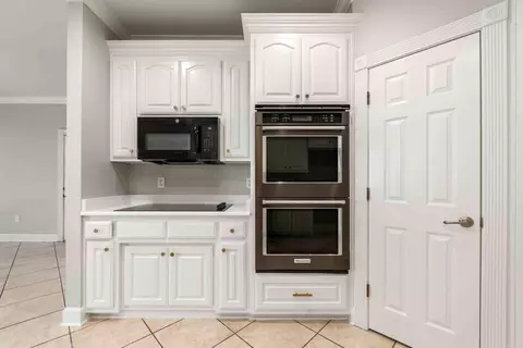 Kitchen - 6706 Worth Ave, Benton, AR 72019 photo 2 of 3