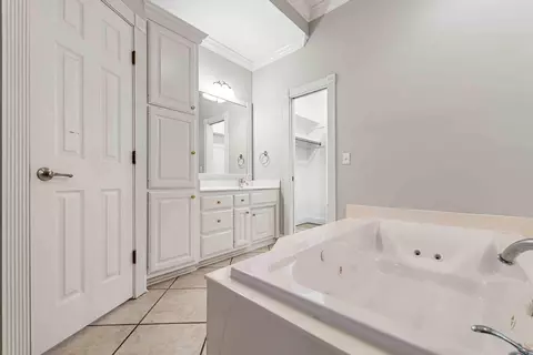 Bath - 6706 Worth Ave, Benton, AR 72019 photo 3 of 3