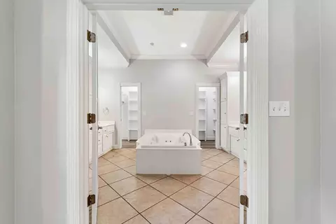 Bath - 6706 Worth Ave, Benton, AR 72019 photo 1 of 3