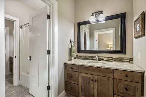 Bath - 242 Geneva Church Rd, De Queen, AR 71832 photo 4 of 6