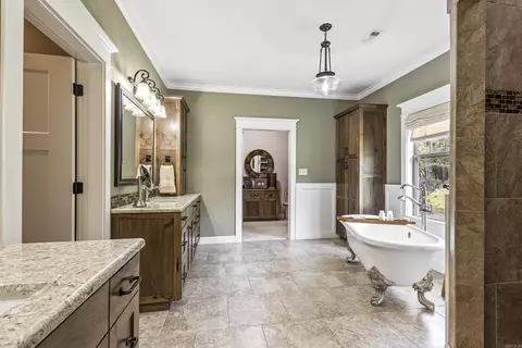 Bath - 242 Geneva Church Rd, De Queen, AR 71832 photo 1 of 6