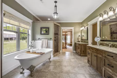 Bath - 242 Geneva Church Rd, De Queen, AR 71832 photo 2 of 6