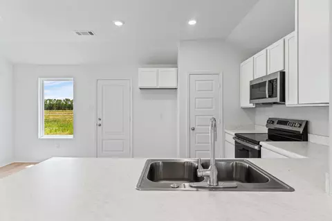 Kitchen - 104 Powder River Dr, Beebe, AR 72012 photo 1 of 2