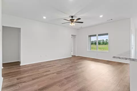 Living - 102 Powder River Dr, Beebe, AR 72012 photo 2 of 3
