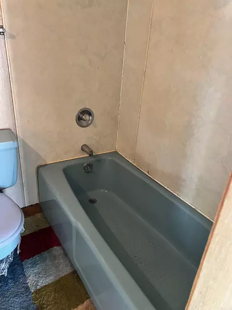Bath - 214 S Ninth St, De Queen, AR 71832 photo 3 of 3
