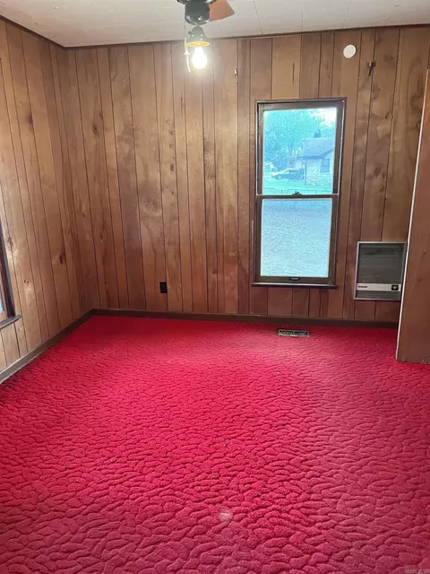 Bedroom - 214 S Ninth St, De Queen, AR 71832 photo 1 of 3