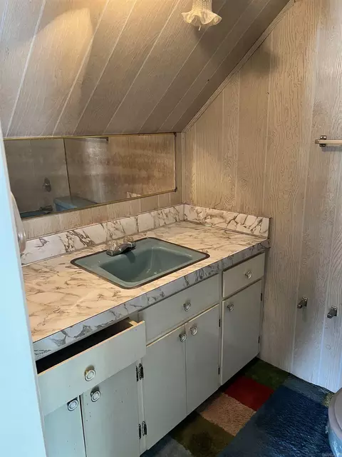 Bath - 214 S Ninth St, De Queen, AR 71832 photo 2 of 3