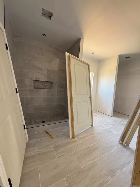 Bath - 507 Madeleine Cir, Austin, AR 72007 photo 1 of 2