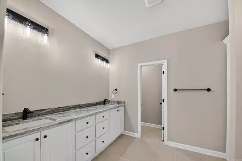 Bath - 2020 Skylark Dr, Beebe, AR 72012 photo 1 of 5