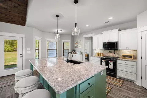 Kitchen - 405 Sandy Creek Dr, Ward, AR 72176 photo 3 of 4