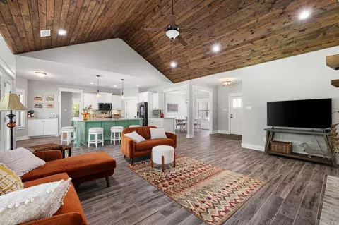 Living - 405 Sandy Creek Dr, Ward, AR 72176 photo 2 of 2