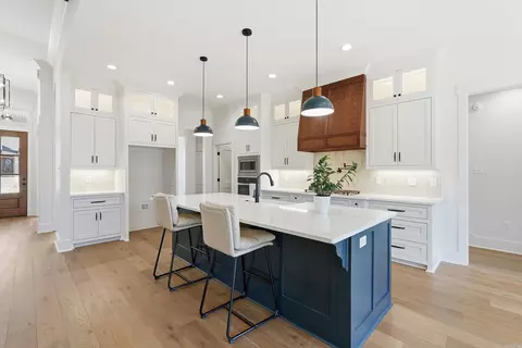 Kitchen - 1650 Dolphin Dr, Conway, AR 72034 photo 5 of 8