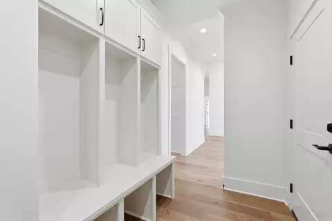 Entry Way - 1650 Dolphin Dr, Conway, AR 72034 photo 5 of 6
