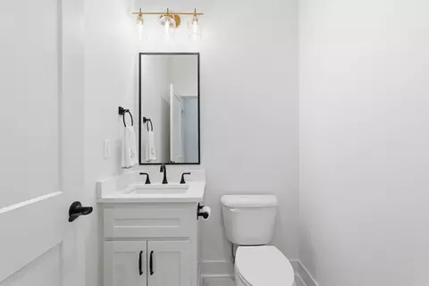 Bath - 1650 Dolphin Dr, Conway, AR 72034 photo 4 of 8