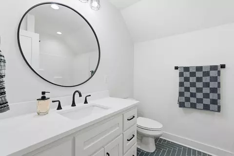Bath - 1650 Dolphin Dr, Conway, AR 72034 photo 8 of 8