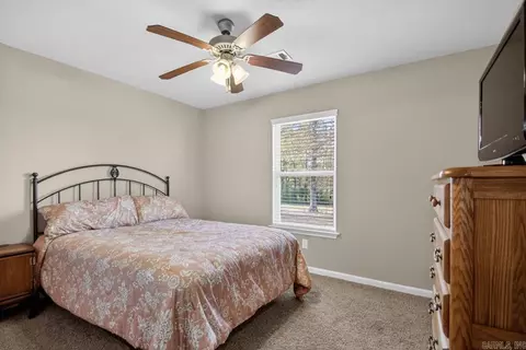 Bedroom - 7586 Mars Hill Rd, Bauxite, AR 72011 photo 3 of 4