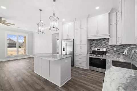 Kitchen - 14 Libra Ln, Ward, AR 72176 photo 2 of 5